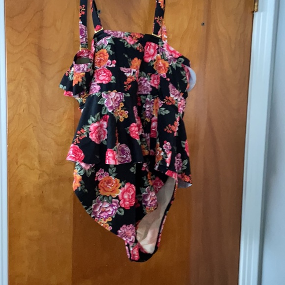 Floral peplum suit 22/24 - Picture 2 of 4